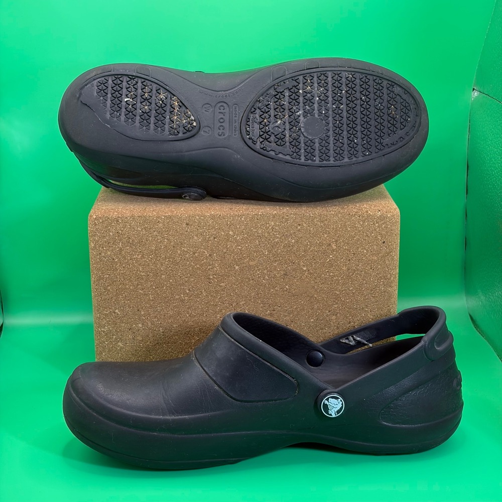 Crocs Bistro Clogs Women 7 Black Slip Resistant Work Shoes Hospital Restaurant